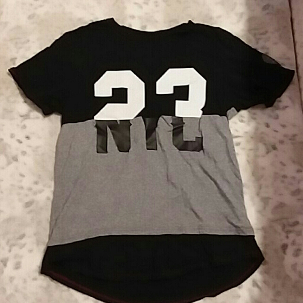Gray and black t-shirt